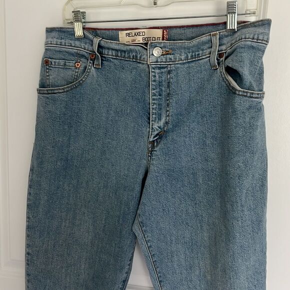 Levi's Relaxed Boot Cut Jeans - Picture 2 of 9